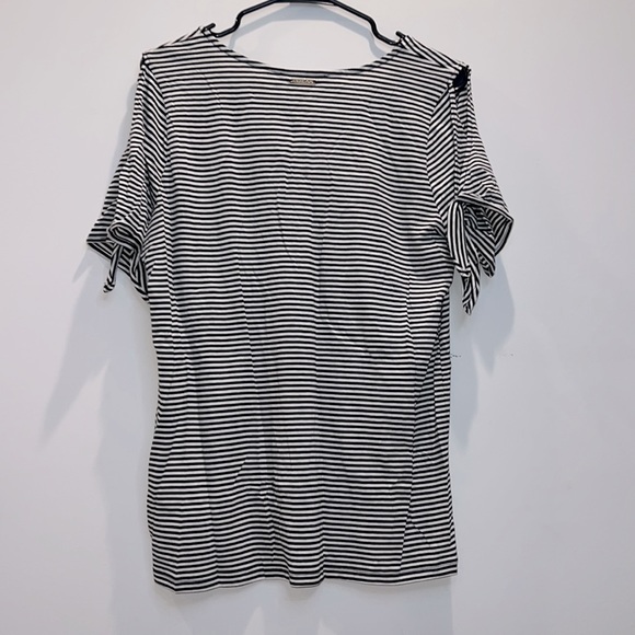 ❌SOLD❌Michael Kors Cold Shoulder Striped Top - Picture 3 of 5